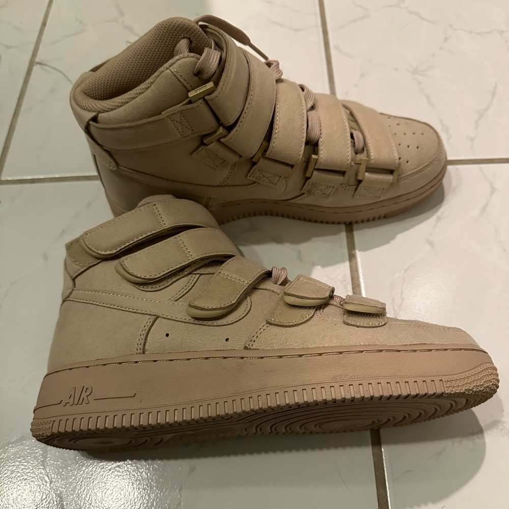 Brand new tan Billie eilish shoes with box
